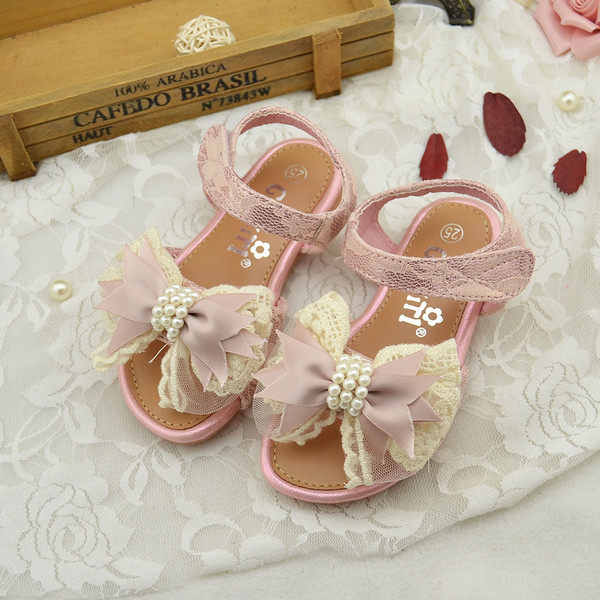 Красиви детски сандали за момичета с голяма панделка и мъниста в розов и златен цвят