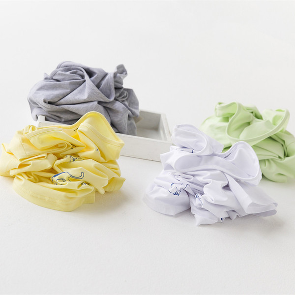 Свежа дамска блузка с интересни апликацийки