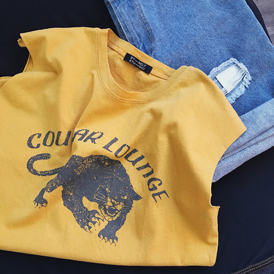 Κομψή ανδρών αμάνικο T-shirt σε κίτρινο και λευκό