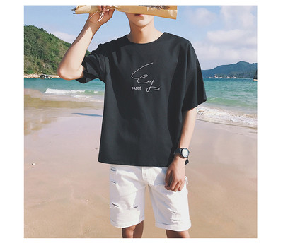 Ευρεία μοντέλο απλό ανδρών T-shirt