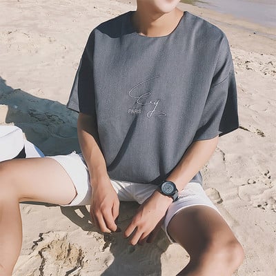 Ευρεία μοντέλο απλό ανδρών T-shirt