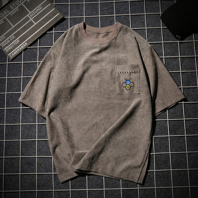 Απλό κομψό ανδρικό T-shirt με κοντά μανίκια