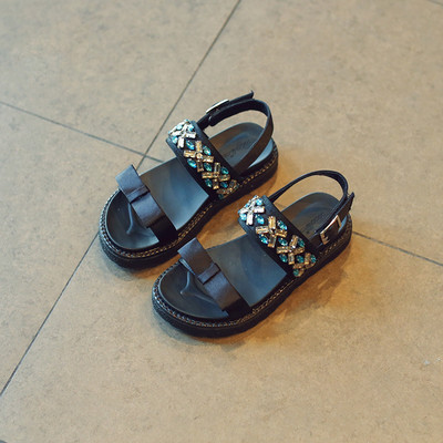 Πολύ άνετα και όμορφα σανδάλια για το κορίτσι