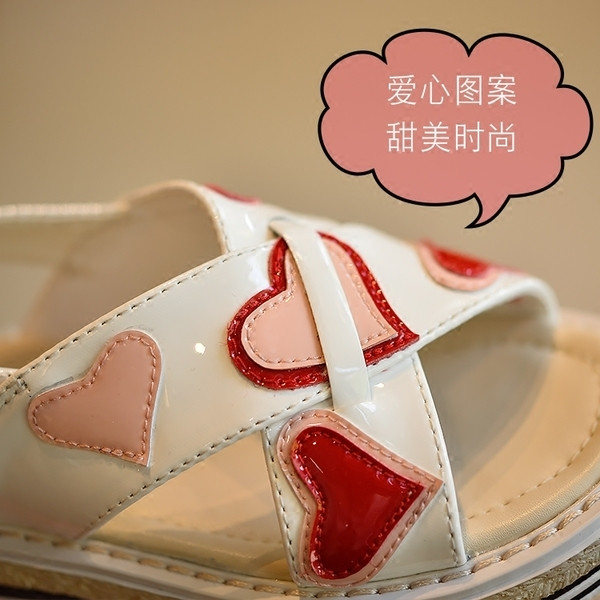 σανδάλια Sweet των παιδιών για τα κορίτσια σε μαύρο και άσπρο, διακοσμημένο με καρδιές