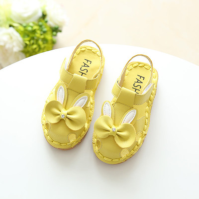 Παιδικά σανδάλια ελαφρά κλειστά, με τα αυτιά και κορδέλα