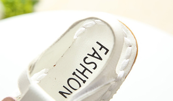 Παιδικά σανδάλια ελαφρά κλειστά, με τα αυτιά και κορδέλα