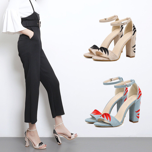 Οι γυναίκες κομψό ψηλοτάκουνα παπούτσια με κέντημα σε μπλε και μπεζ