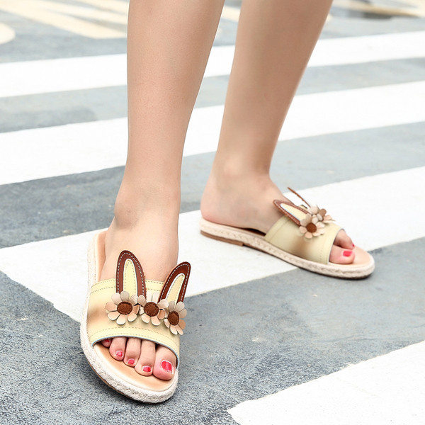 Γυναικείες παντόφλες με 3D λουλούδια και αυτιά διακόσμησης