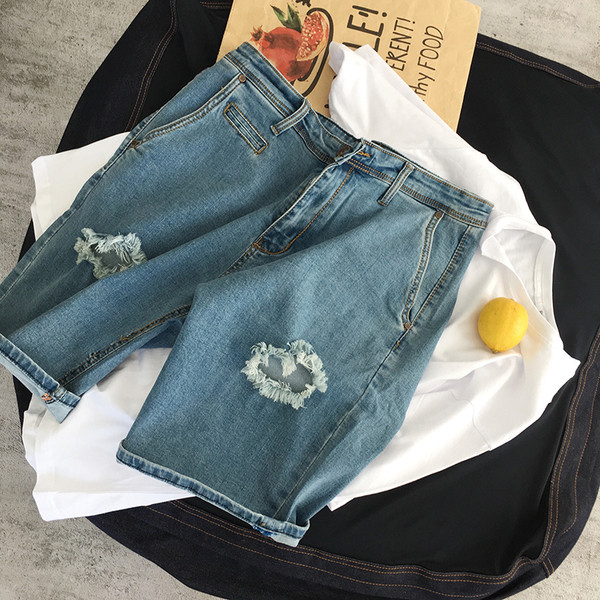 Η τρέχουσα άνοιξη-καλοκαίρι σύντομη τζιν για τους άνδρες