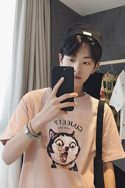 Κατάλληλο για τις ζεστές μέρες του καλοκαιριού πουκάμισο ανδρών με μακριά μανίκια σε τέσσερα διαφορετικά χρώματα