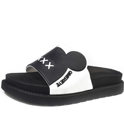 Μοντέρνες και άνετες  Γυναικείες παντόφλες σε ροζ και μαύρο χρώμα