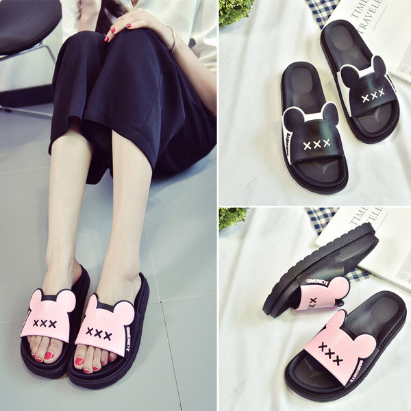 Μοντέρνες και άνετες  Γυναικείες παντόφλες σε ροζ και μαύρο χρώμα