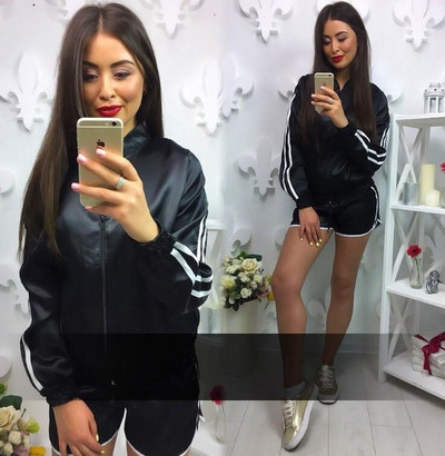 Дамски спортен екип с къси панталони и суичър в няколко цвята