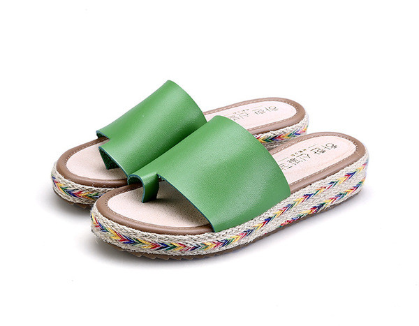 Καλοκαιρινές γυναικείες παντόφλες σε πράσινο, λευκό, καφέ και μαύρο χρώμα