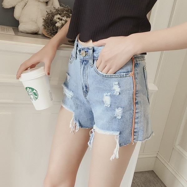 Μεγάλη τζιν σορτς για την άνοιξη και το καλοκαίρι