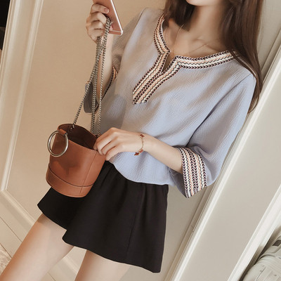 Λεπτό καλοκαίρι κυρίες πουκάμισο με ανοιχτό γιακά και φαρδιά μανίκια