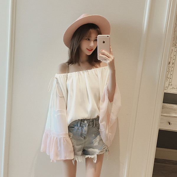 Σύγχρονη σχισμένο τζιν σύντομο παντελόνι με ροζ κορδέλες αφαιρεθεί