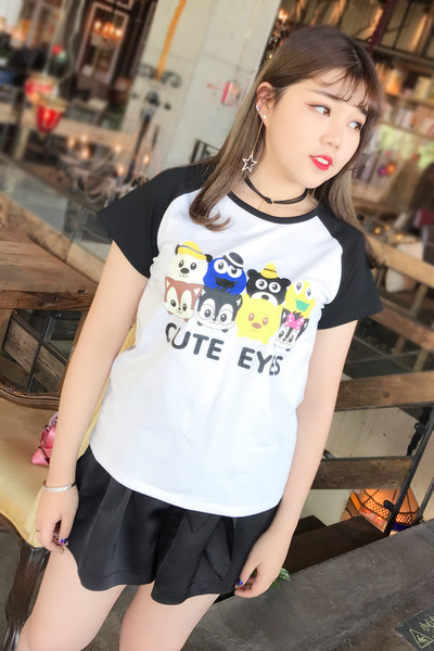 μπλούζα γλυκιά κυρία με μια ενδιαφέρουσα καμβά με κινούμενες εικόνες σε 2 χρώματα