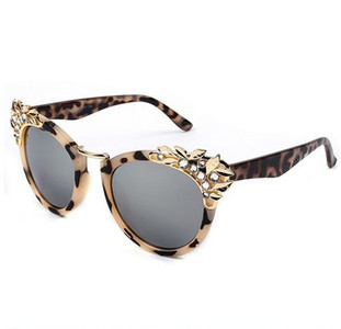 γυαλιά σύγχρονες γυναίκες σε διάφορα χρώματα με όμορφη διακόσμηση