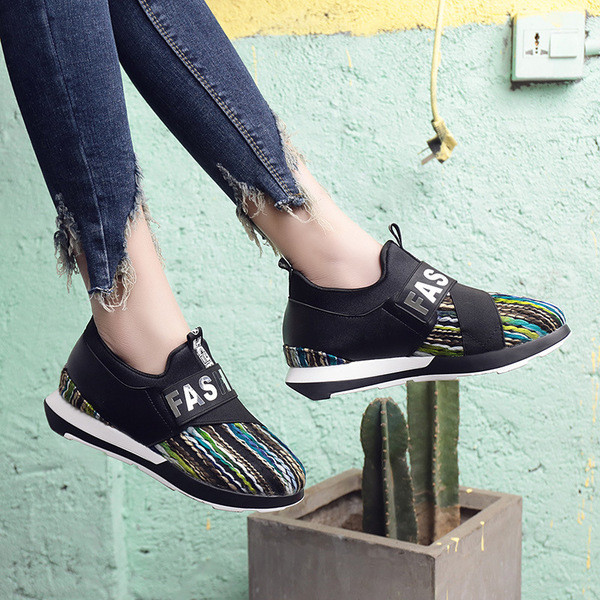 Κομψά σπορ αθλητικά γυναικεία παπούτσια με επιγραφή και άνετη σόλα