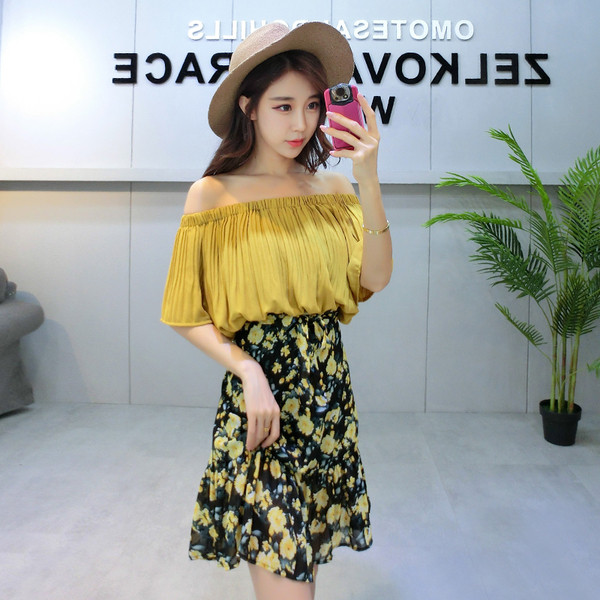 Μεγάλη μοντέλο κυρίες άνοιξη και το καλοκαίρι φόρεμα με floral μοτίβα