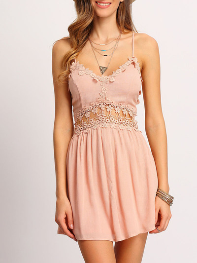 Φρέσκα κυρίες φόρεμα με διαφανή μέση και τη διακόσμηση λουλουδιών