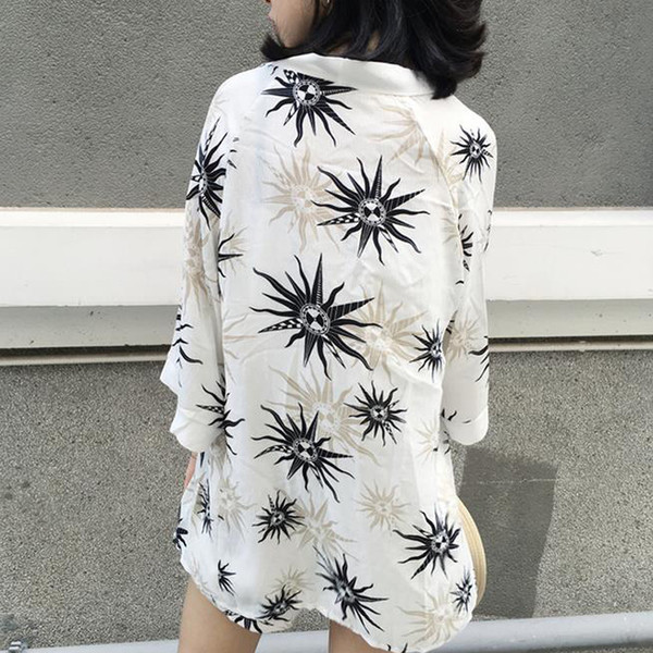 Άνοιξη σύνολο σιφόν σορτς, γιλέκο και πουκάμισο