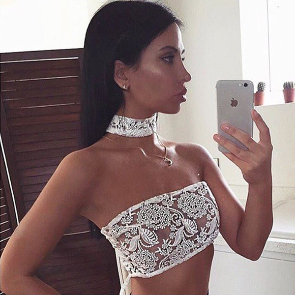 Οι γυναίκες που δαντέλα σε μαύρο και άσπρο