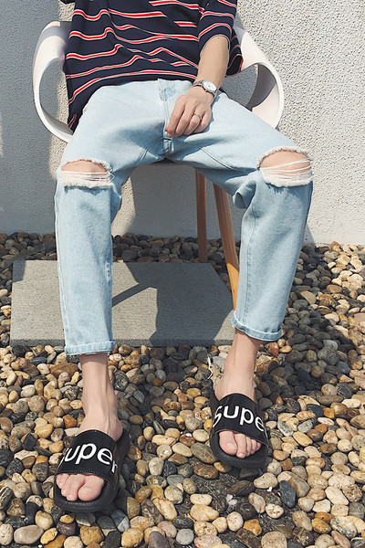 Κομψή κάνει παντελόνι τζιν κατακερματισμένη αρσενικό