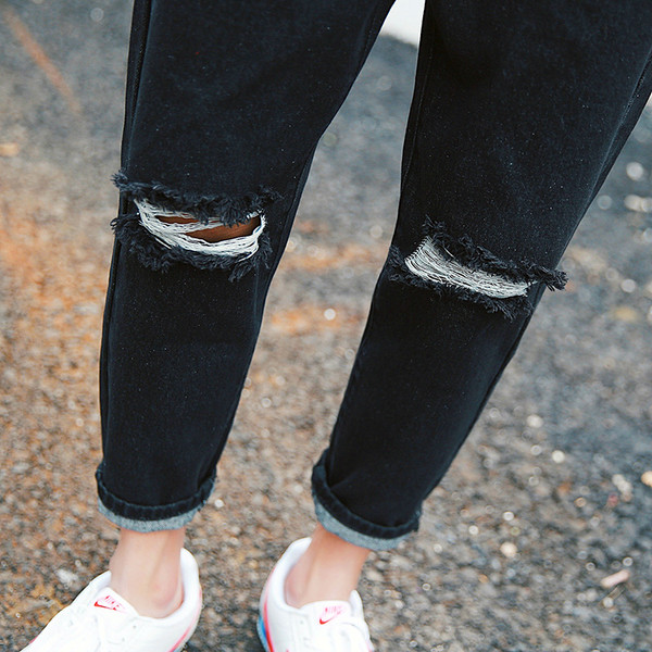 Κομψή κάνει παντελόνι τζιν κατακερματισμένη αρσενικό