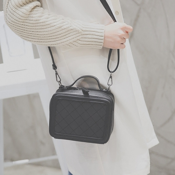 Κομψό μίνι μοντέλο τσάντα με φόδρα