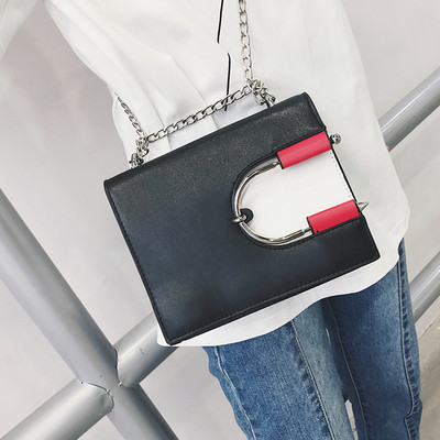 Свежа дамска чанта в няколко разцветки с метална дръжка