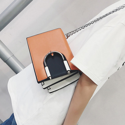 Свежа дамска чанта в няколко разцветки с метална дръжка