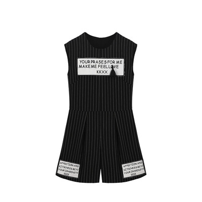 Κομψό κυρίες gasherizon με μια επιγραφή σε μαύρες ρίγες