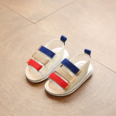 Καθημερινά κυρίες σανδάλια για τα κορίτσια με τα πολύχρωμα μπαλώματα σε μαύρο, λευκό και ροζ