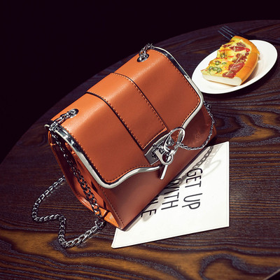 Κομψή τσάντα με αλυσίδες ασήμι