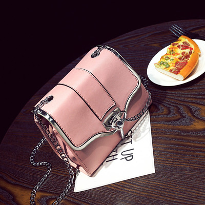 Κομψή τσάντα με αλυσίδες ασήμι