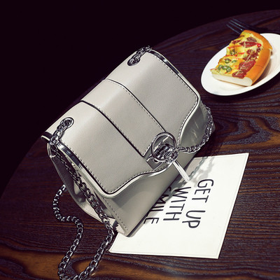 Κομψή τσάντα με αλυσίδες ασήμι