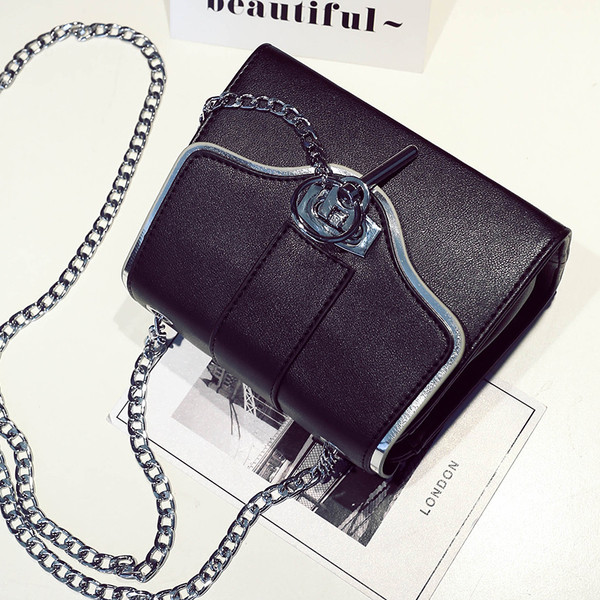 Κομψή τσάντα με αλυσίδες ασήμι