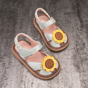 Παιδικά σανδάλια για τα κορίτσια με λουλούδι απλικέ
