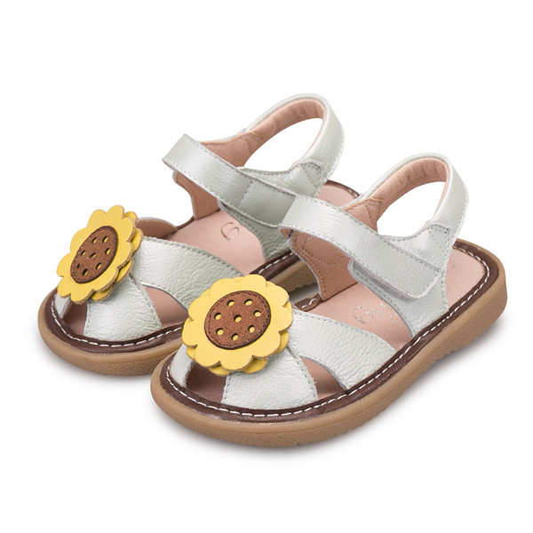 Παιδικά σανδάλια για τα κορίτσια με λουλούδι απλικέ