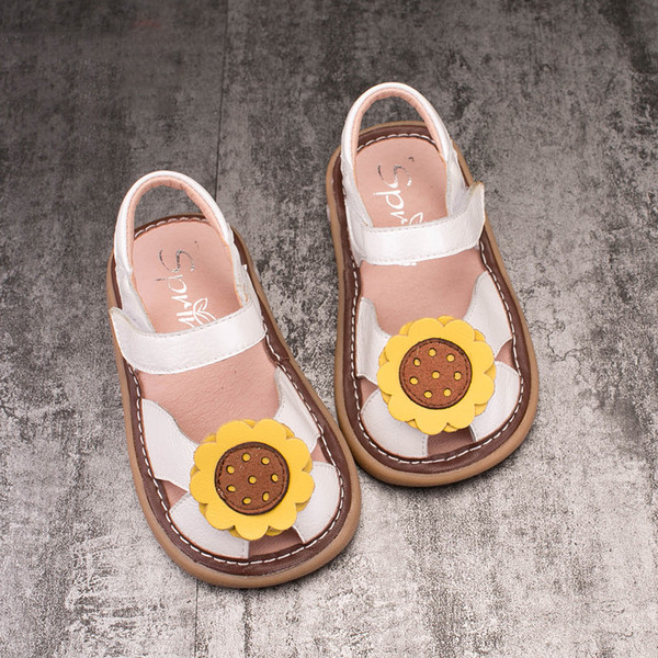 Παιδικά σανδάλια για τα κορίτσια με λουλούδι απλικέ