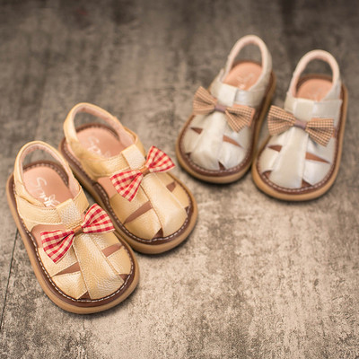 Детски сандали в сребърен и златист цвят с панделка