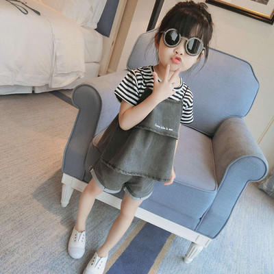 Παιδικό σετ για κορίτσια 3-κομμάτι κορίτσια- t-shirt, σορτς και ριγέ T-shirt