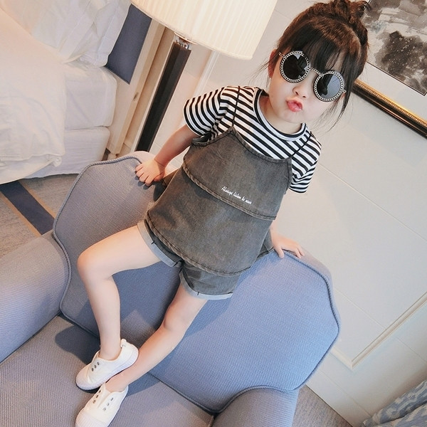 Παιδικό σετ για κορίτσια 3-κομμάτι κορίτσια- t-shirt, σορτς και ριγέ T-shirt