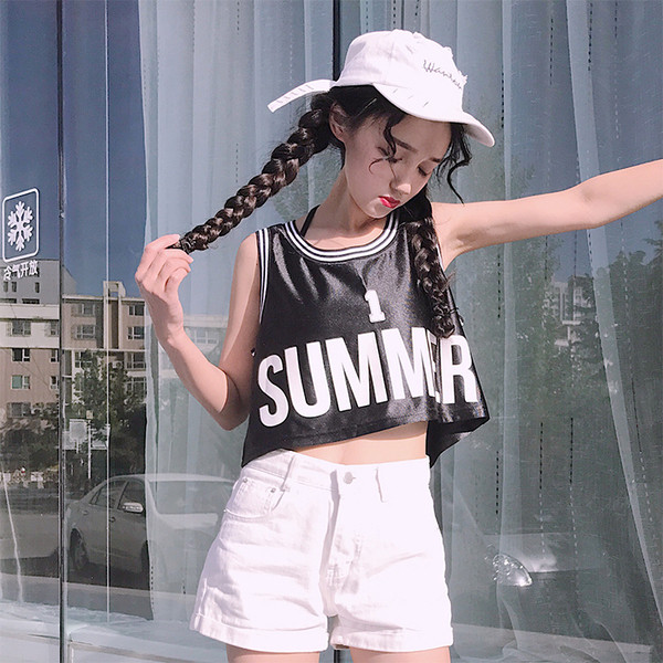 Οι γυναίκες Top τύπου φίλος σημειώνονται με μαύρο