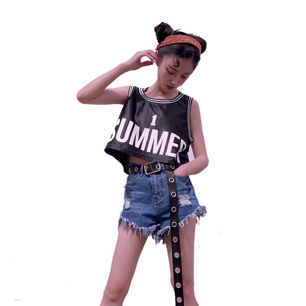 Οι γυναίκες Top τύπου φίλος σημειώνονται με μαύρο