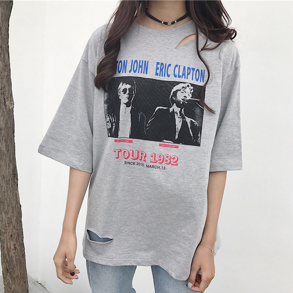 Κυρίες μπλούζα τύπου φίλος με εικόνες και επιγραφές σε λευκό και γκρι