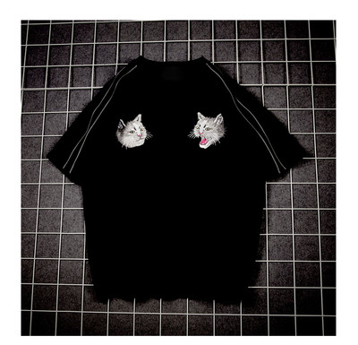 Πολύ κομψό αρσενικό ευρύ-shirt με κοντά μανίκια - 2vyata