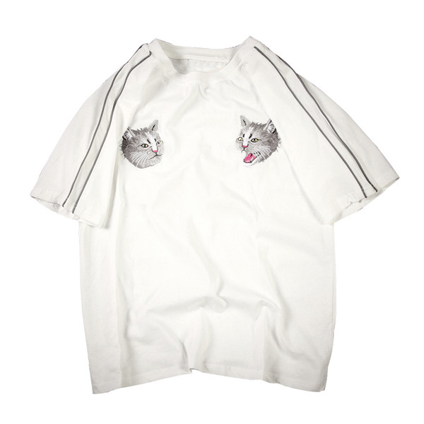 Πολύ κομψό αρσενικό ευρύ-shirt με κοντά μανίκια - 2vyata